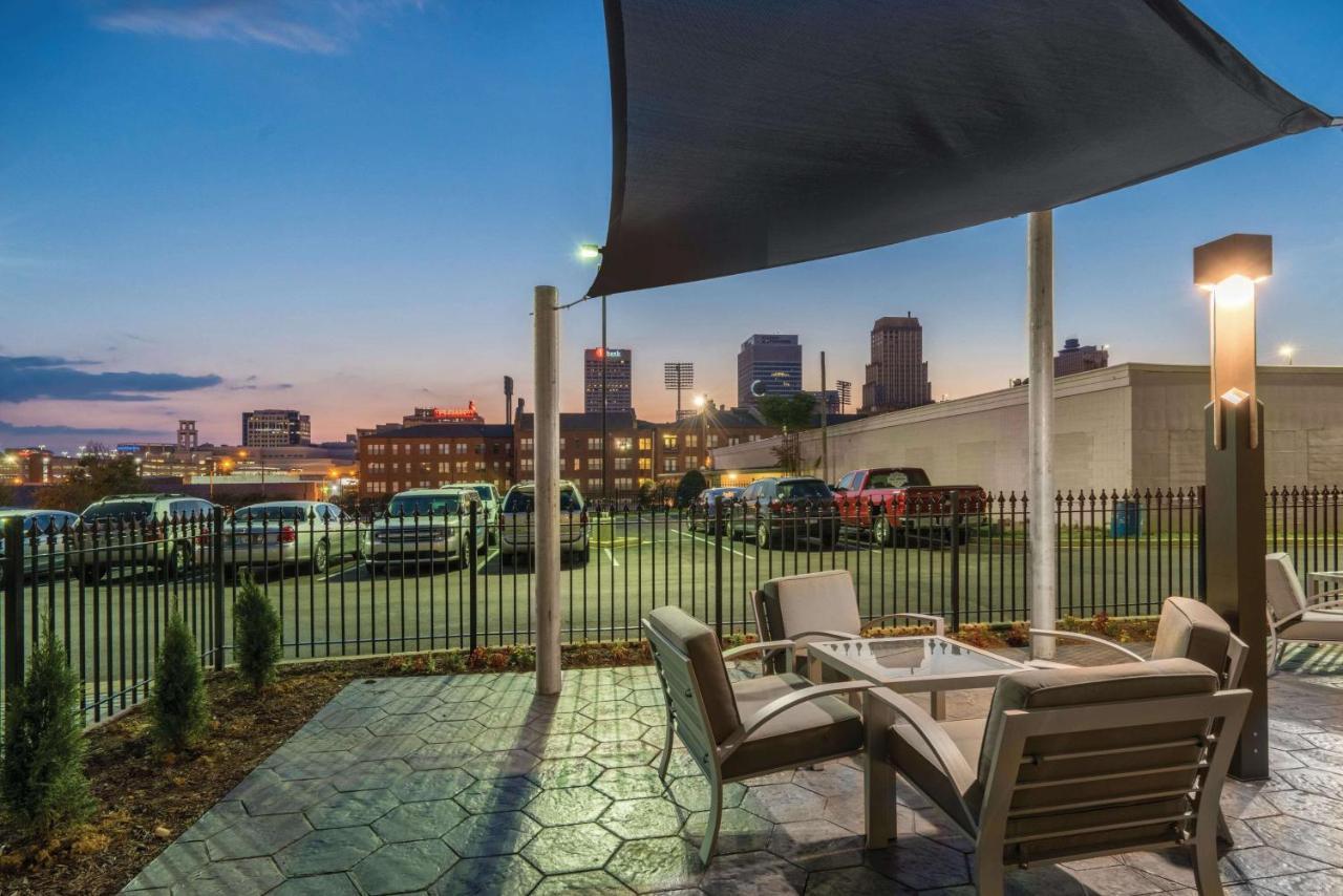 La Quinta By Wyndham Memphis Downtown Hotel Exterior photo