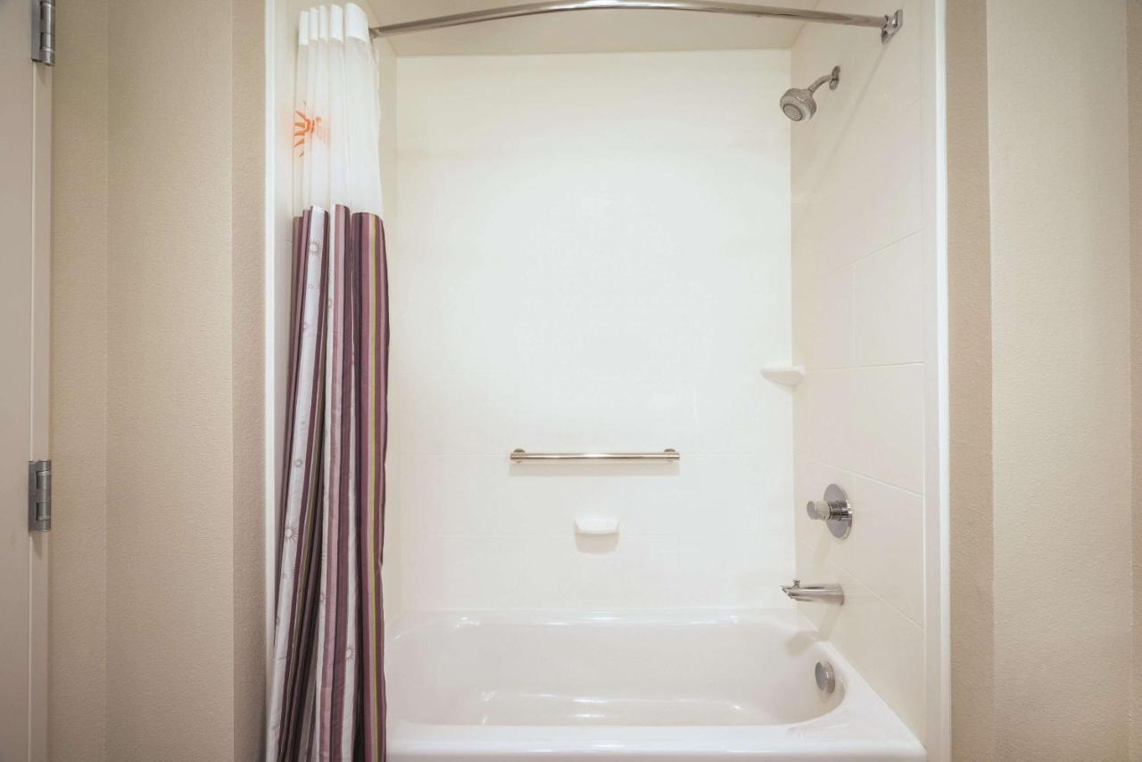 La Quinta By Wyndham Memphis Downtown Hotel Exterior photo